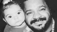 Flora Cruz, filha de Arlindo Cruz, desabafa sobre a morte do pai: "Perdida"