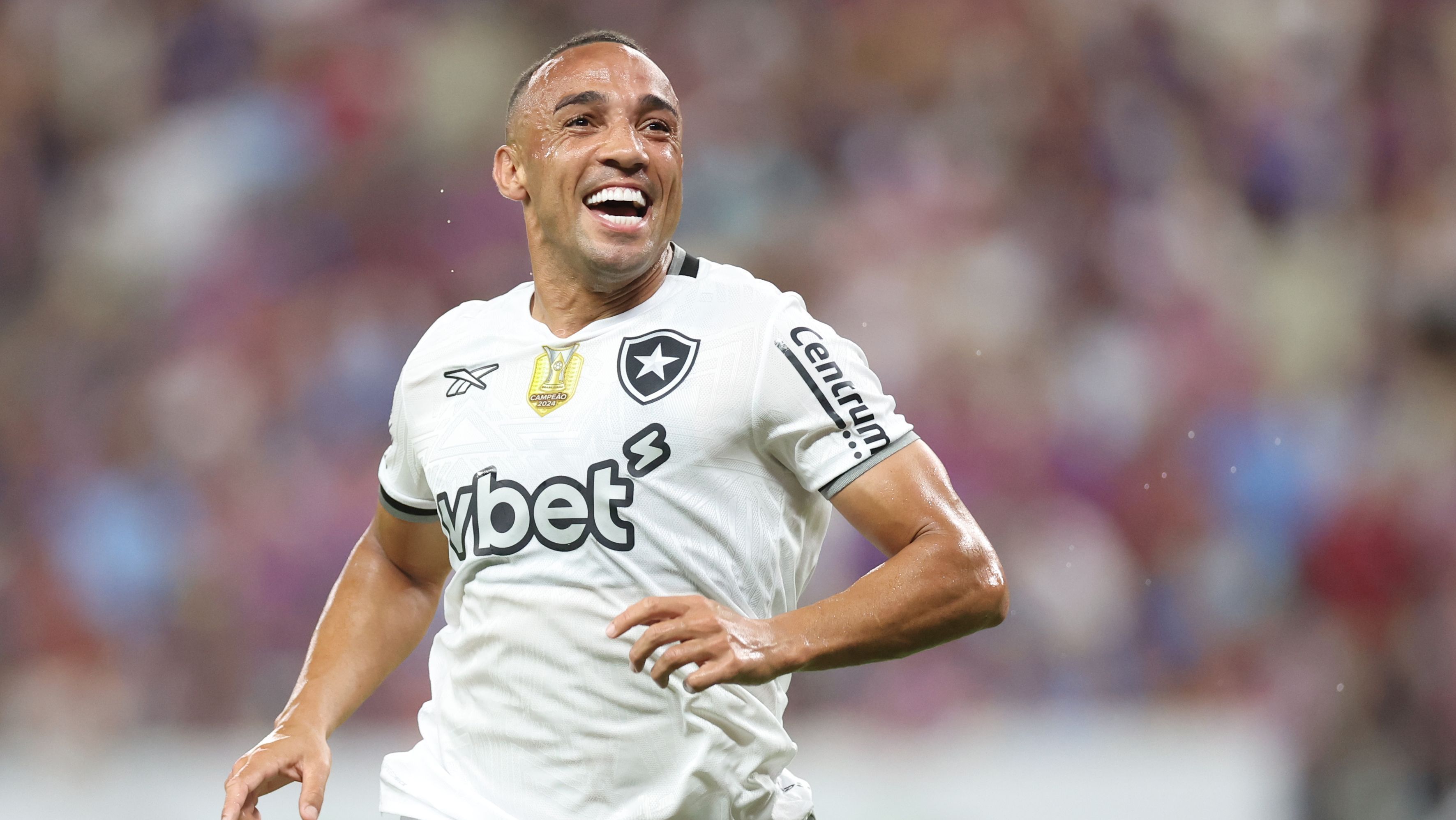 Marçal comemora gol sobre o Fortaleza pelo Brasileiro