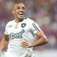 Marçal faz dois, Botafogo goleia Fortaleza e entra no G6 do Brasileiro