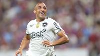 Marçal faz dois, Botafogo goleia Fortaleza e entra no G6 do Brasileiro