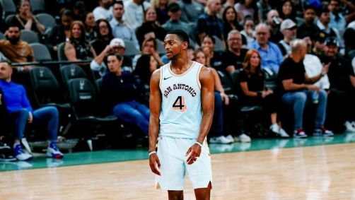 De´Aaron Fox renovou com o San Antonio Spurs