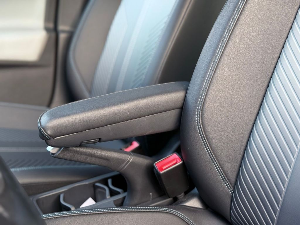 Freio de estacionamento é manual 