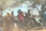 Policiais são filmados agredindo homem durante abordagem na Bahia