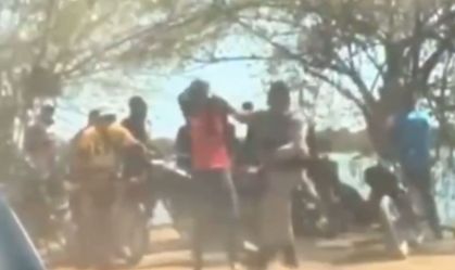 Imagem de destaque do post: Policiais são filmados agredindo homem durante abordagem na Bahia
