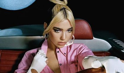 Dua Lipa faz 30 anos: veja o álbum mais buscado da cantora