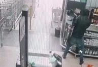 Criminosos com fuzis e uniforme da Polícia Civil assaltam carro-forte em SP