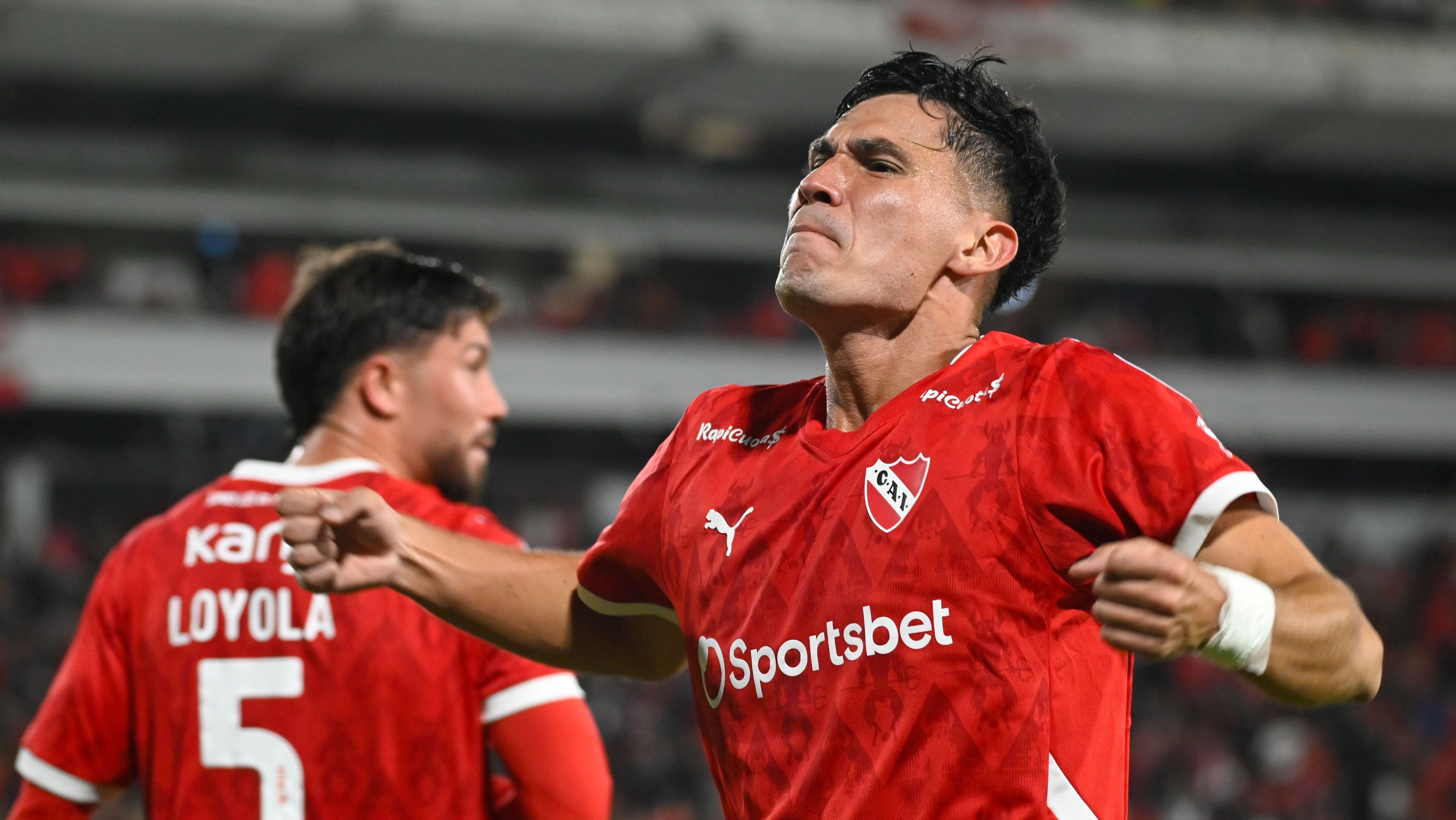 Pablo Galdames (dir.) e Loyola (ao fundo), chilenos que jogam no Independiente