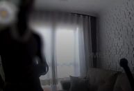 Vídeo da Bodycam: Gato Preto estava nu com duas mulheres quando recebeu PMs