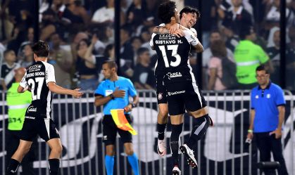 Corinthians surpreende Vasco fora de casa e volta a vencer no Brasileirão