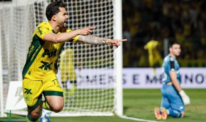 Vasco sofre com falhas graves, perde para Mirassol e vê Z4 mais próximo