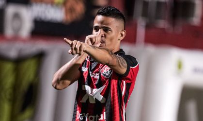 Com gol relâmpago, Vitória bate Atlético-MG e deixa o Z4 do Brasileirão