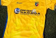 Clube de infância de Diogo Jota homenageia ex-Liverpool em novo uniforme