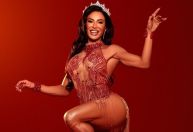 Gracyanne Barbosa é coroada rainha de bateria da União da Ilha