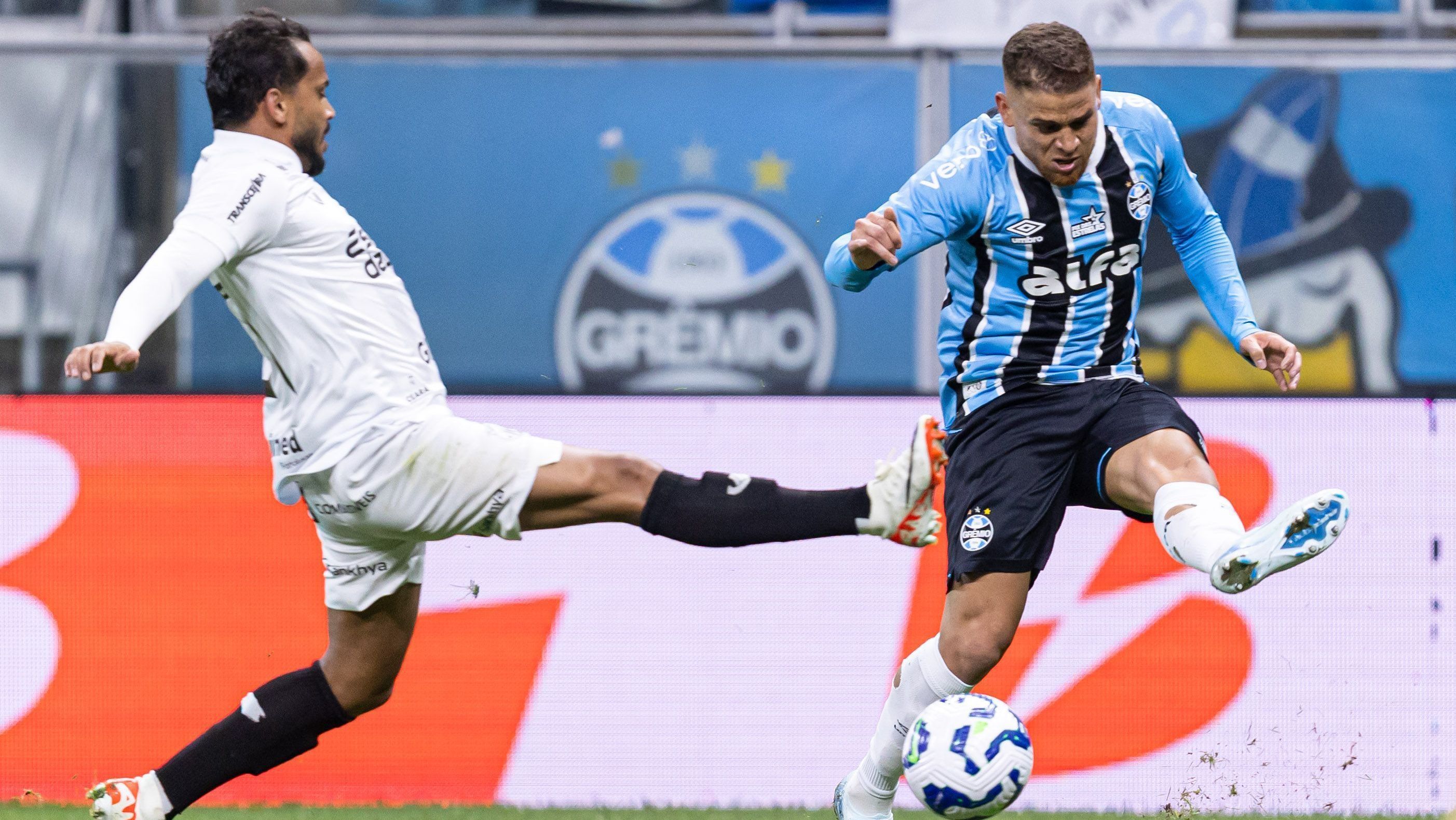 Grêmio e Ceará em jogo da 21ª rodada do Brasileirão, em Porto Alegre