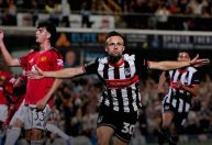 Após 24 pênaltis, United cai para time da quarta divisão na Copa da Liga
