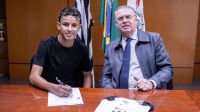 Corinthians anuncia aditivo em contrato de joia da base
