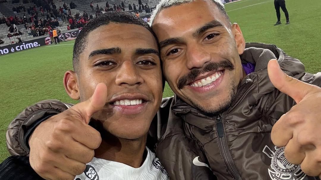 Gui Negão comemora vitória do Corinthians com Matheuzinho