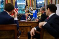 Em conversa com Putin, Trump expressa frustração com negociações de paz