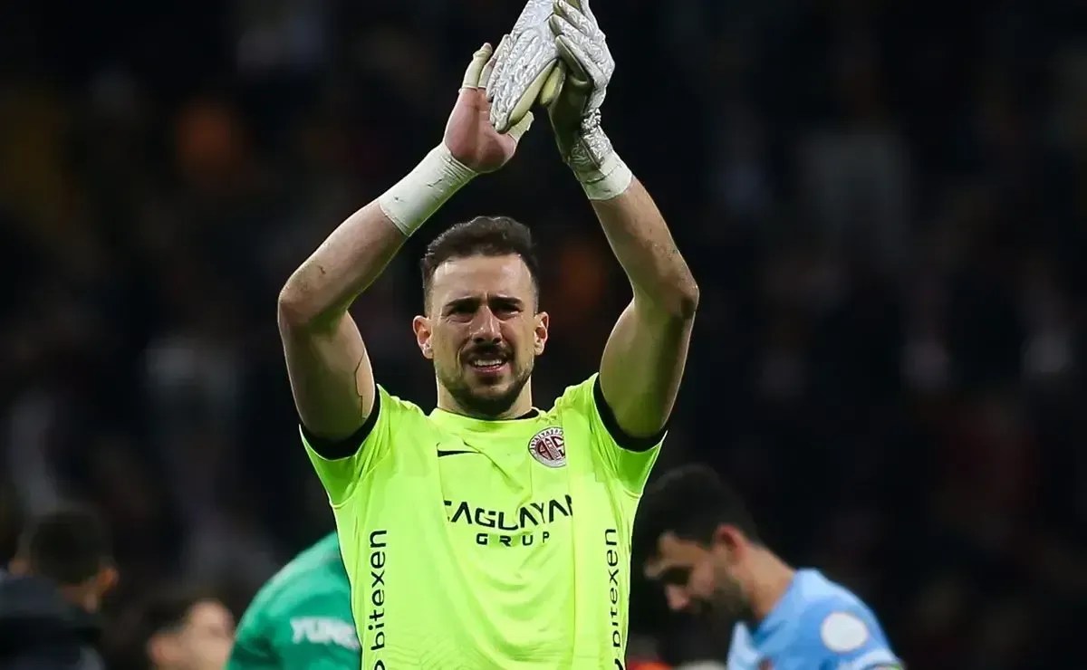 Helton Leite é o novo goleiro do Fortaleza
