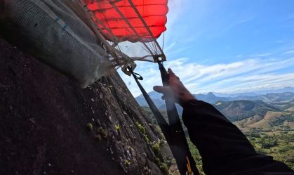 Vídeo: bombeiro filma a própria queda em salto de base jump no ES