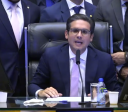 Hugo retoma cadeira, diz que obstrução física não faz bem e encerra sessão