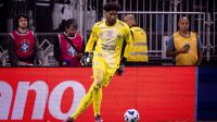 Goleiro Hugo Souza mantém invencibilidade contra o Palmeiras