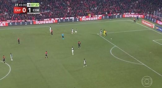 Hugo Souza foi agredido por torcedor do Athletico