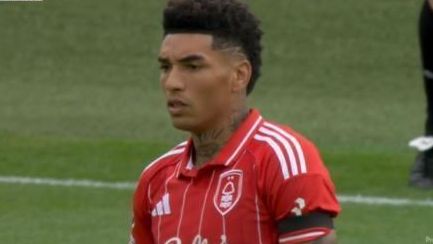 Igor Jesus na estreia pelo Nottingham Forest na Premier League