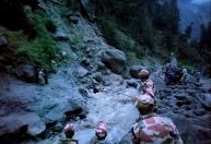 Cerca de 130 pessoas são resgatadas após deslizamento atingir vila na Índia