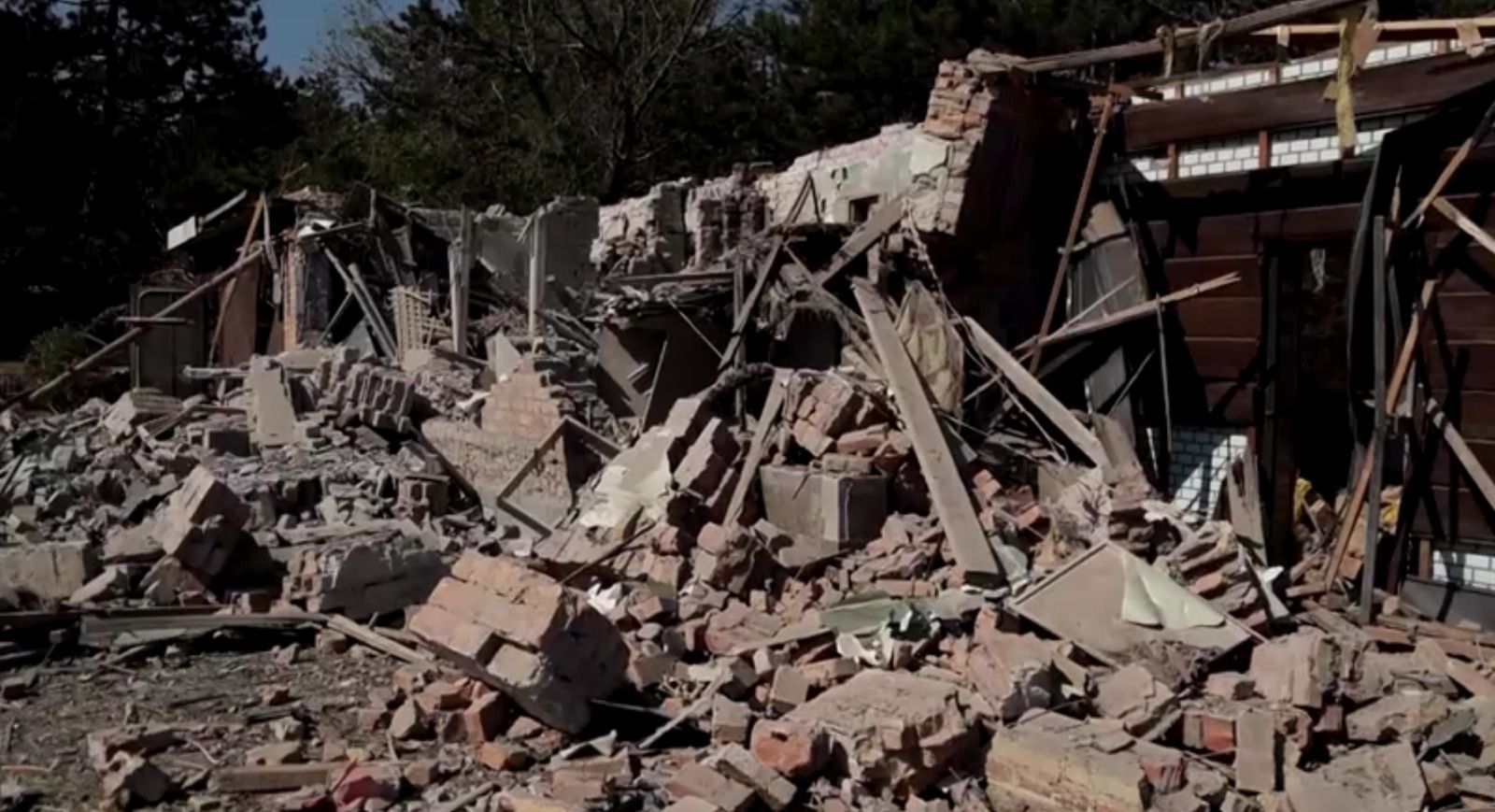 Destroços após ataque russo em Zaporizhzhia, na Ucrãnia