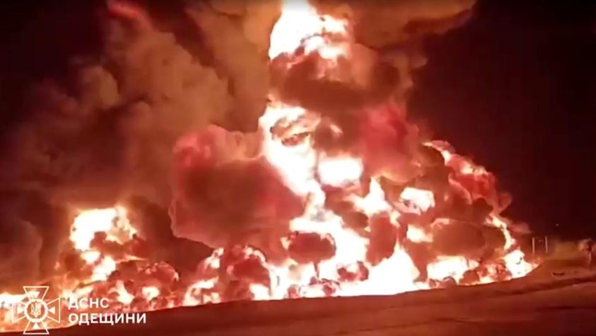 Incêndio em instalação de energia na região de Odessa após ataque de drone russo, diz Ucrânia • Reprodução/Serviço Estatal de Mergência da Ucrãnia na região de Odessa