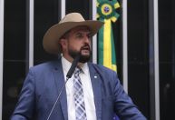 Governistas acionam Conselho de Ética contra Zé Trovão por barrar Hugo
