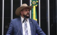 Governistas acionam Conselho de Ética contra Zé Trovão por barrar Hugo