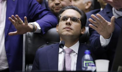 Hugo analisa imagens e avalia punir deputados que tumultuaram a Câmara
