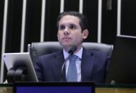 Hugo cria comissão que analisará PEC sobre primeira infância