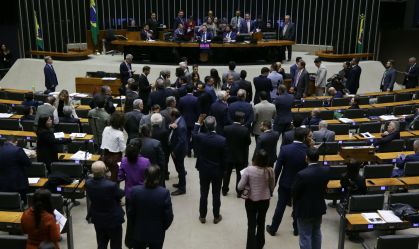 Na mira após tumulto, oposição recorre ao Centrão para pacote anti-STF