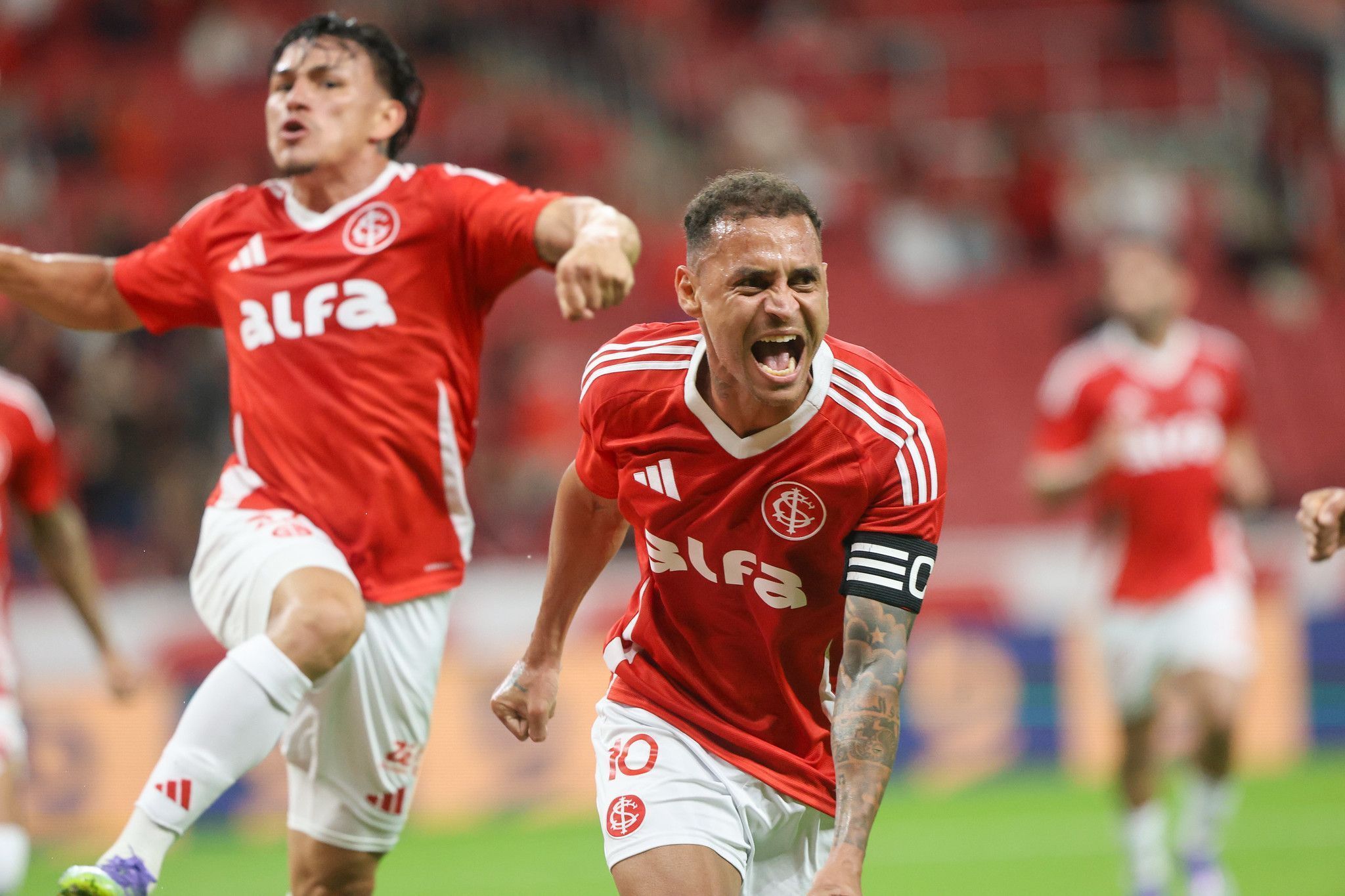 Alan Patrick celebra para o Internacional