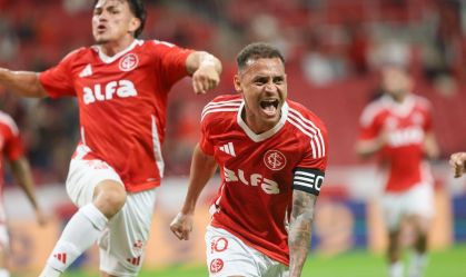 Alan Patrick celebra para o Internacional