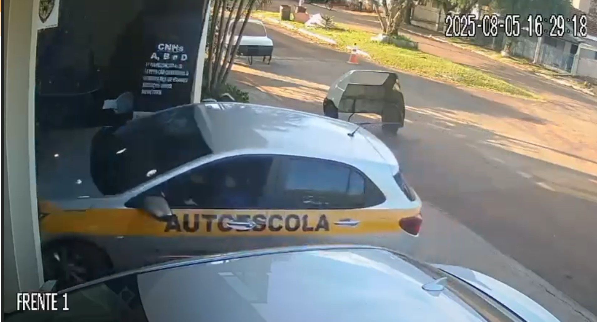 invade autoescola foto
