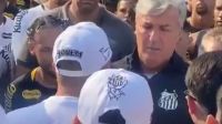 Torcedores do Santos invadem CT Rei Pelé; veja detalhes