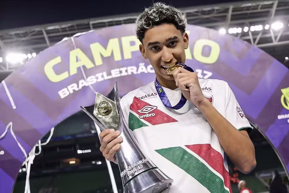 Isaque, joia da base do Fluminense