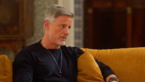 Jaques se muda para mansão da família Boaz após morte de Abel