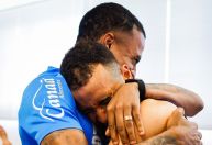 Vídeo: elenco do Bahia faz festa para Jean Lucas após convocação da Seleção