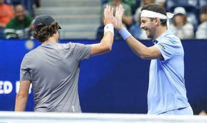 João Fonseca e o argentino Juan Martín del Potro jogando juntos em torneio de exibição