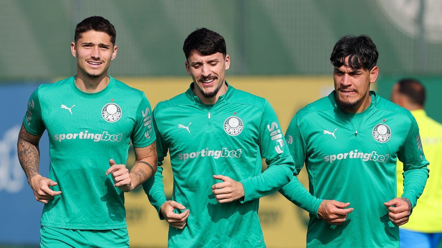 Emi Martínez, Piquerez e Gustavo Gómez em treino do Palmeiras
