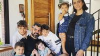 Juliano Cazarré detalha rotina com os seis filhos: “Vários desafios"