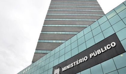 Homem que matou irmão trans a facadas é denunciado por feminicídio no RS
