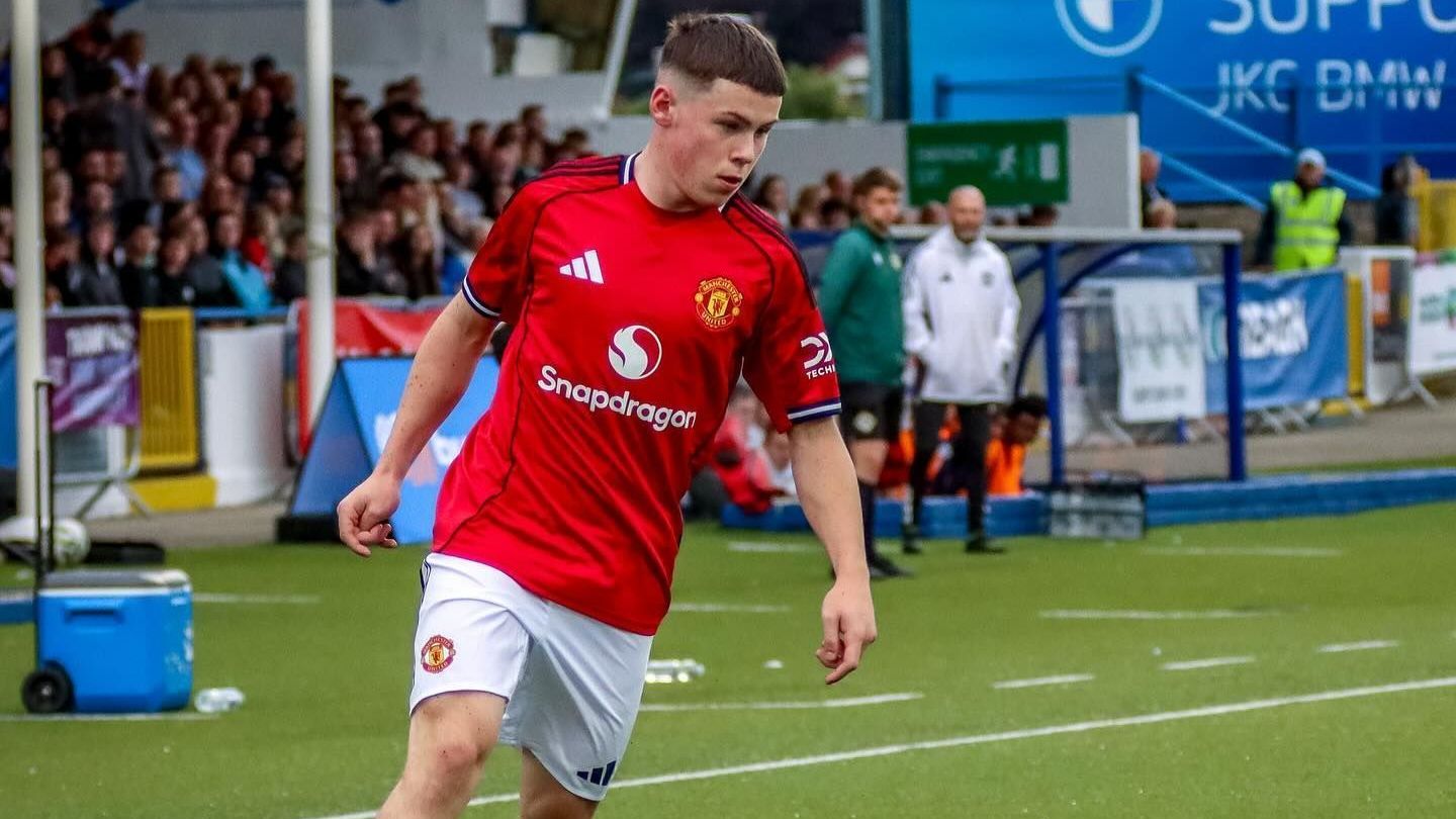 Kai Rooney em jogo do Manchester United sub-16