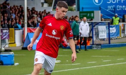 Com 15 anos, filho de Rooney pula etapas no United e sobe para o sub-19