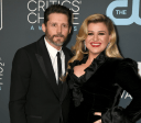 Kelly Clarkson adia residência em Las Vegas por causa do ex-marido; entenda